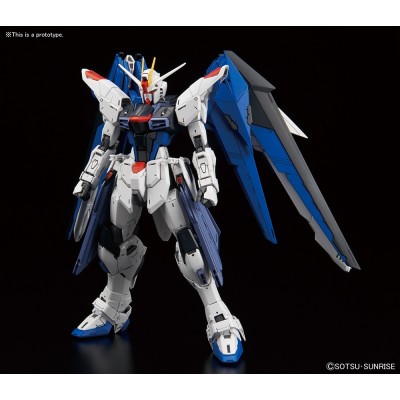 MASTER GRADE MG GUNDAM FREEDOM VER 2.0 1/100 MODEL KIT BANDAI