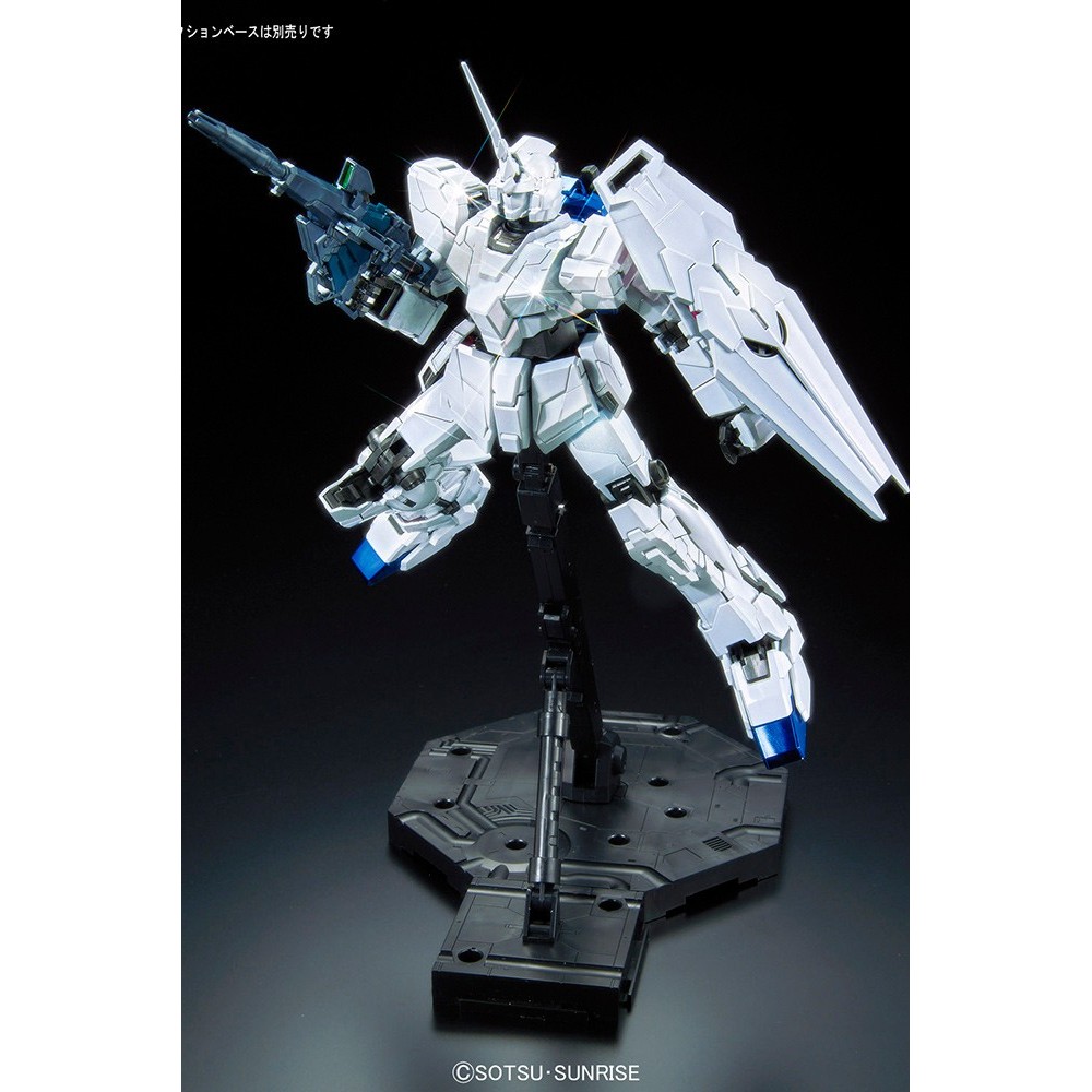 MASTER GRADE MG UNICORN RED/GREEN TWIN FRAME TITANIUM FINISH 1/100 MODEL KIT BANDAI