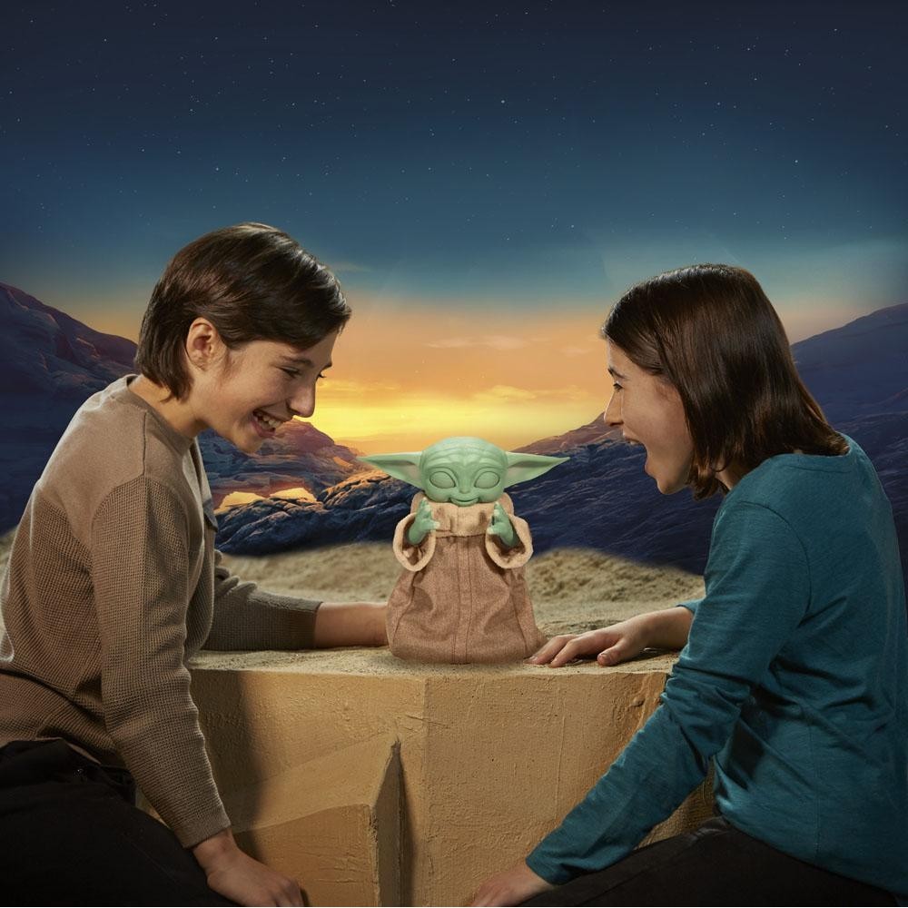 HASBRO STAR WARS THE MANDALORIAN THE CHILD BABY YODA GALACTIC SNACKIN' GROGU ANIMATRONIC ACTION FIGURE