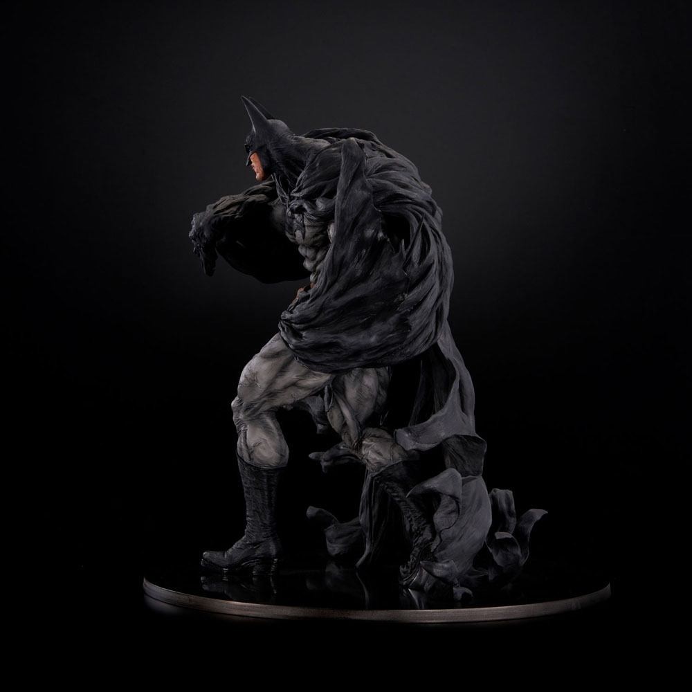 UNION CREATIVE DC COMICS SOFBINAL BATMAN HARD BLACK STATUE FIGURE