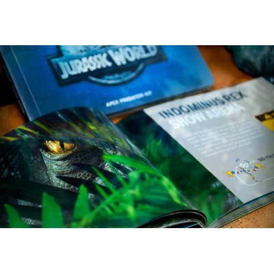 JURASSIC WORLD APEX PREDATOR KIT SET DA COLLEZIONE DOCTOR COLLECTOR