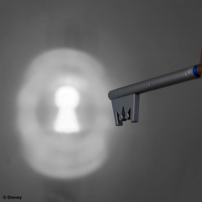 KINGDOM HEARTS LIGHT UP KEYBLADE REPLICA 35CM FIGURE SQUARE ENIX