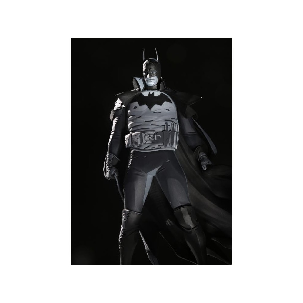 MC FARLANE BATMAN BLACK AND WHITE MIKE MIGNOLA STATUE FIGURE