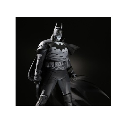 MC FARLANE BATMAN BLACK AND WHITE MIKE MIGNOLA STATUE FIGURE