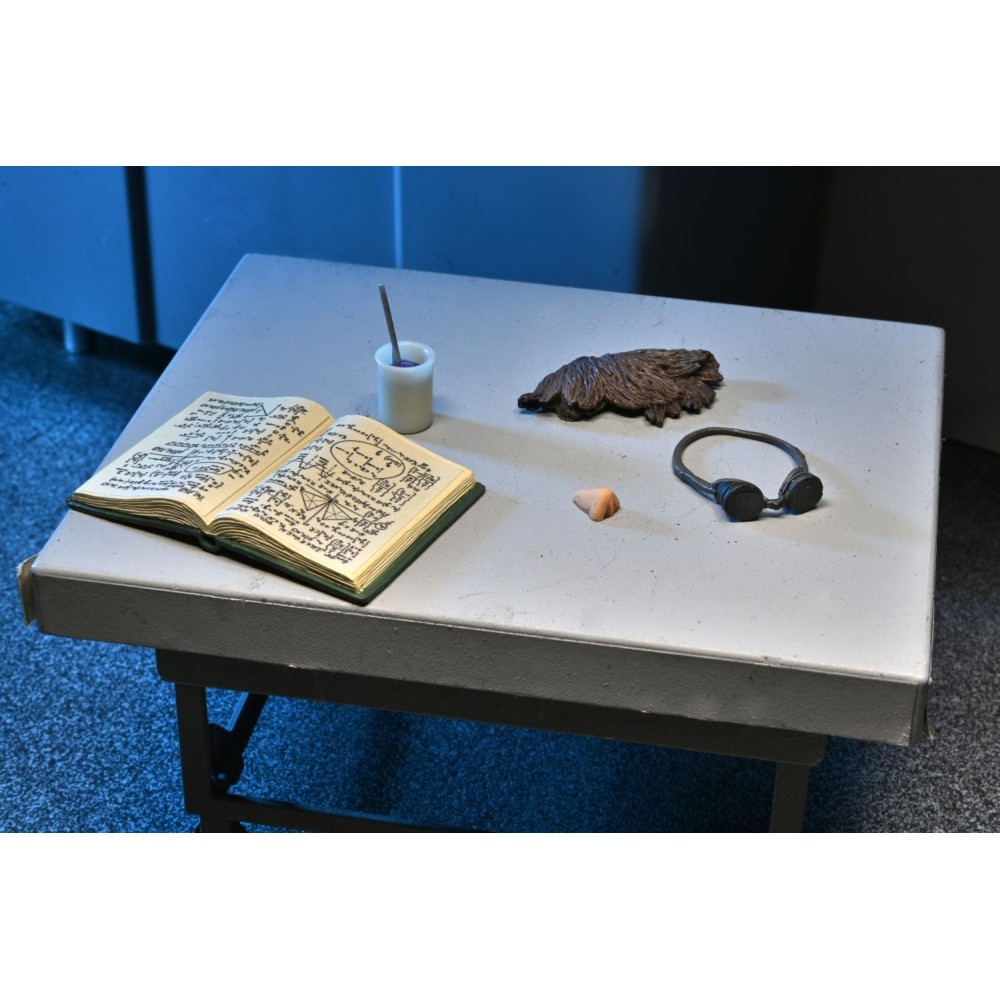 UNIVERSAL MONSTERS ULTIMATE INVISIBLE MAN ACTION FIGURE NECA