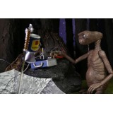 E.T. L'EXTRATERRESTRE 40TH ANNIVERSARY LED CHEST DELUXE ULTIMATE ACTION FIGURE NECA