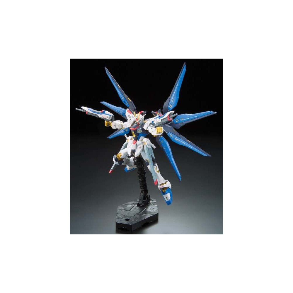 BANDAI RG REAL GRADE STRIKE FREEDOM GUNDAM 1/144 MODEL KIT ACTION FIGURE