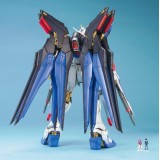 BANDAI MASTER GRADE MG GUNDAM STRIKE FREEDOM 1/100 MODEL KIT