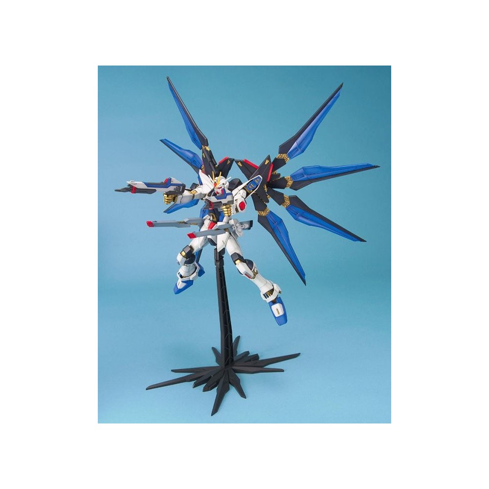 BANDAI MASTER GRADE MG GUNDAM STRIKE FREEDOM 1/100 MODEL KIT