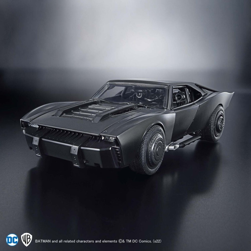 BANDAI THE BATMAN BATMOBILE 1/35 MODEL KIT FIGURE