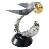 NOBLE COLLECTIONS HARRY POTTER GOLDEN SNITCH METAL REPLICA DIORAMA STATUE