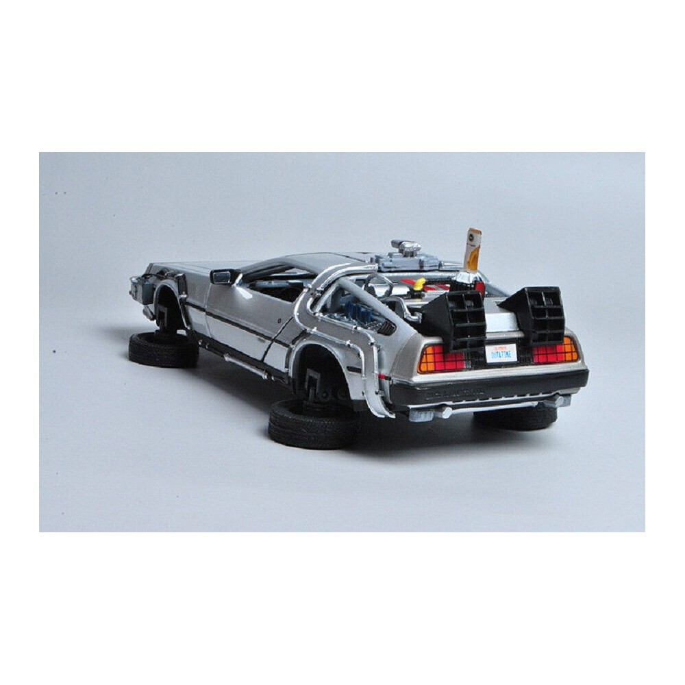 WELLY BACK TO THE FUTURE PART II - FLY MODE DELOREAN 1/24 DIECAST METAL MODEL