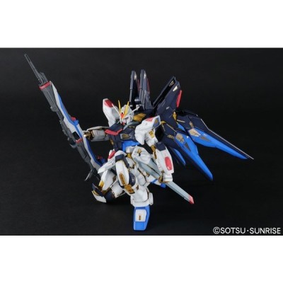 BANDAI PERFECT GRADE PG GUNDAM STRIKE FREEDOM 1/60 MODEL KIT FIGURE