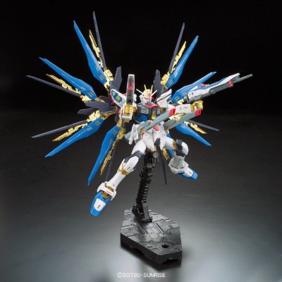 BANDAI PERFECT GRADE PG GUNDAM STRIKE FREEDOM 1/60 MODEL KIT FIGURE