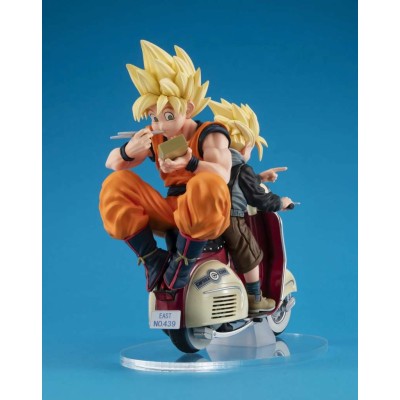 MEGAHOUSE DRAGON BALL Z SON GOKU & SON GOHAN ON MOTORBIKE DESKTOP REAL MCCOY STATUE FIGURE