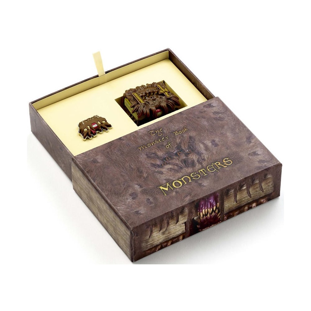 HARRY POTTER MONSTER BOOK GIFT BOX CON PORTACHIAVI E SPILLA CARAT