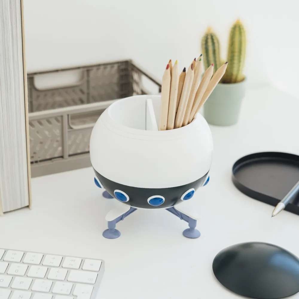 GRUPO ERIK DRAGON BALL Z SPACECRAFT CAPSULE CORP. RESIN PEN HOLDER