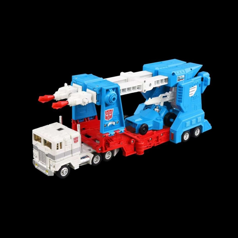 TRANSFORMERS TAKARA TOMY ULTRA MAGNUS ACTION FIGURE HASBRO
