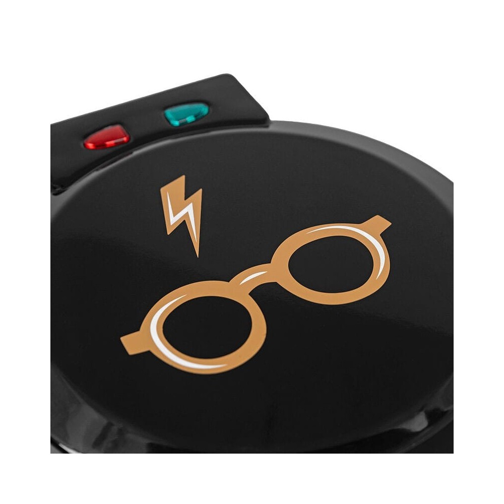UNCANNY BRANDS HARRY POTTER GLASSES AND LIGHTNING BOLT WAFFLE MAKER