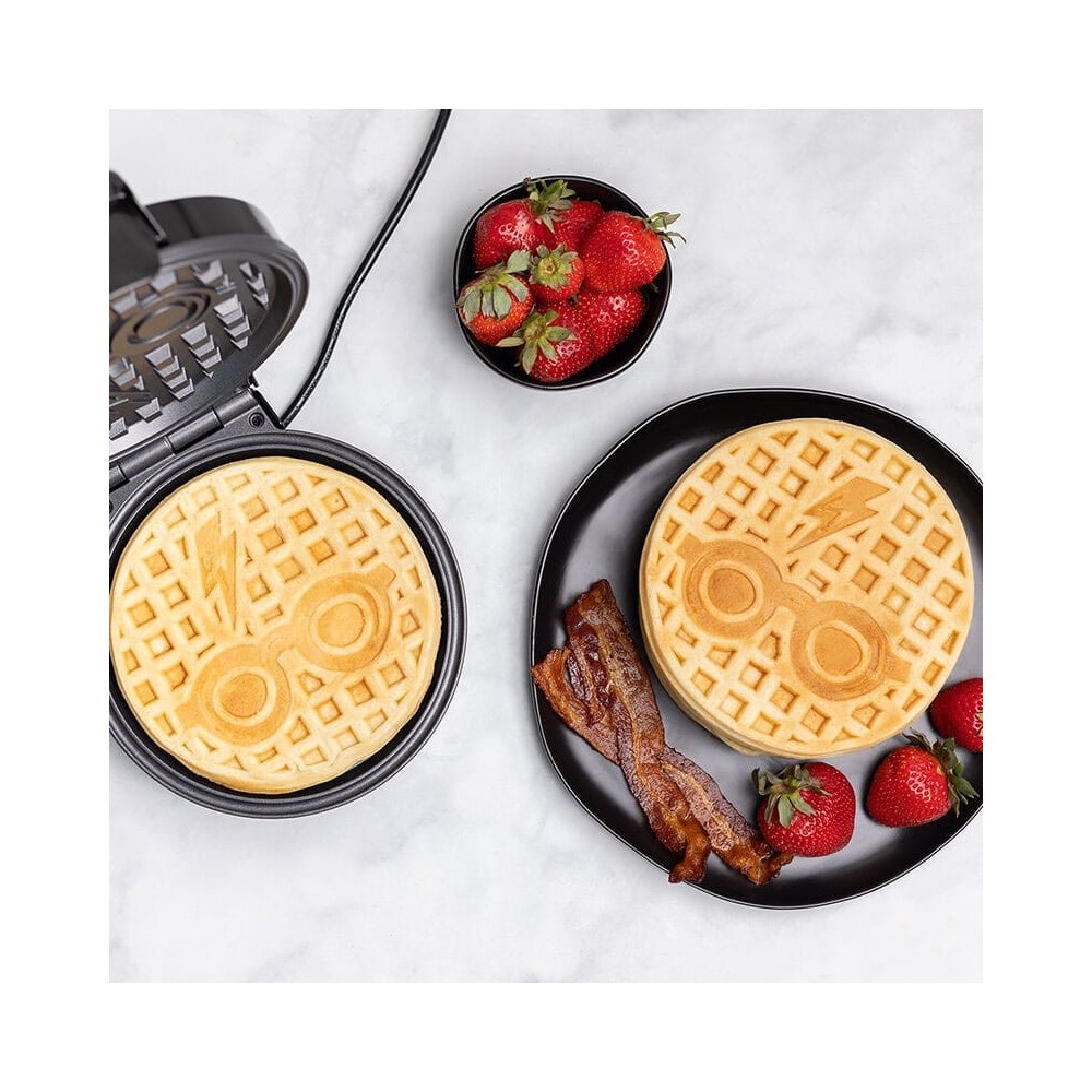 UNCANNY BRANDS HARRY POTTER GLASSES AND LIGHTNING BOLT WAFFLE MAKER