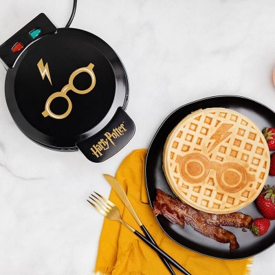 UNCANNY BRANDS HARRY POTTER GLASSES AND LIGHTNING BOLT WAFFLE MAKER