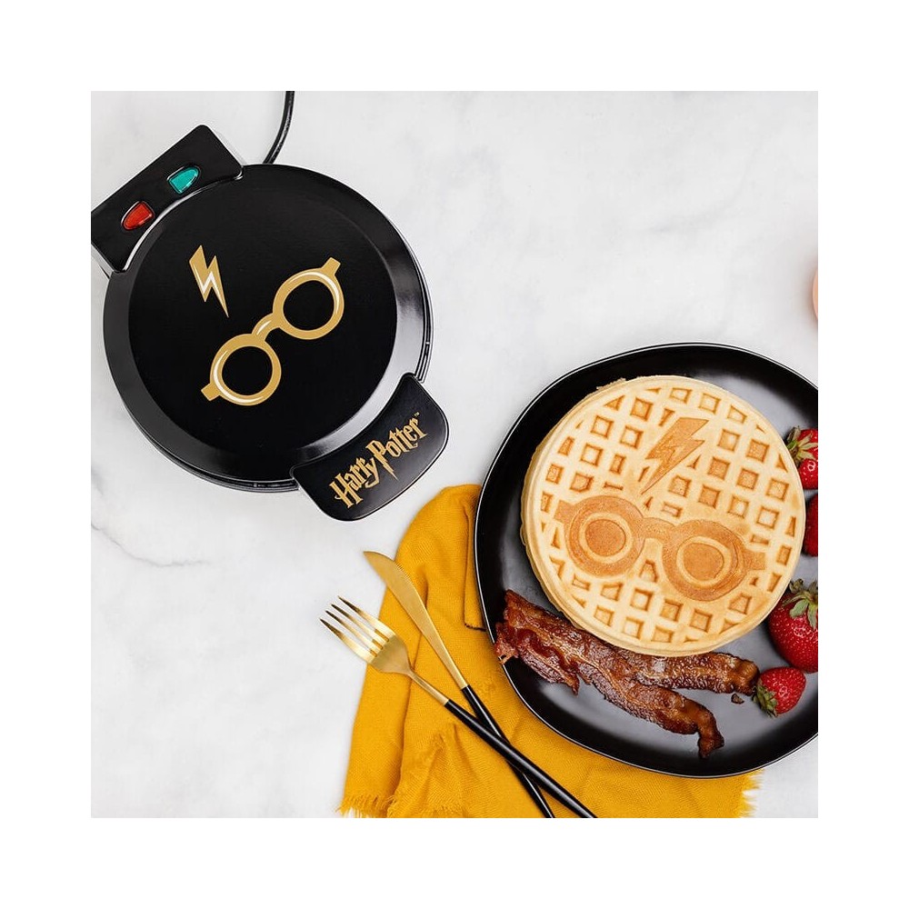 UNCANNY BRANDS HARRY POTTER GLASSES AND LIGHTNING BOLT WAFFLE MAKER