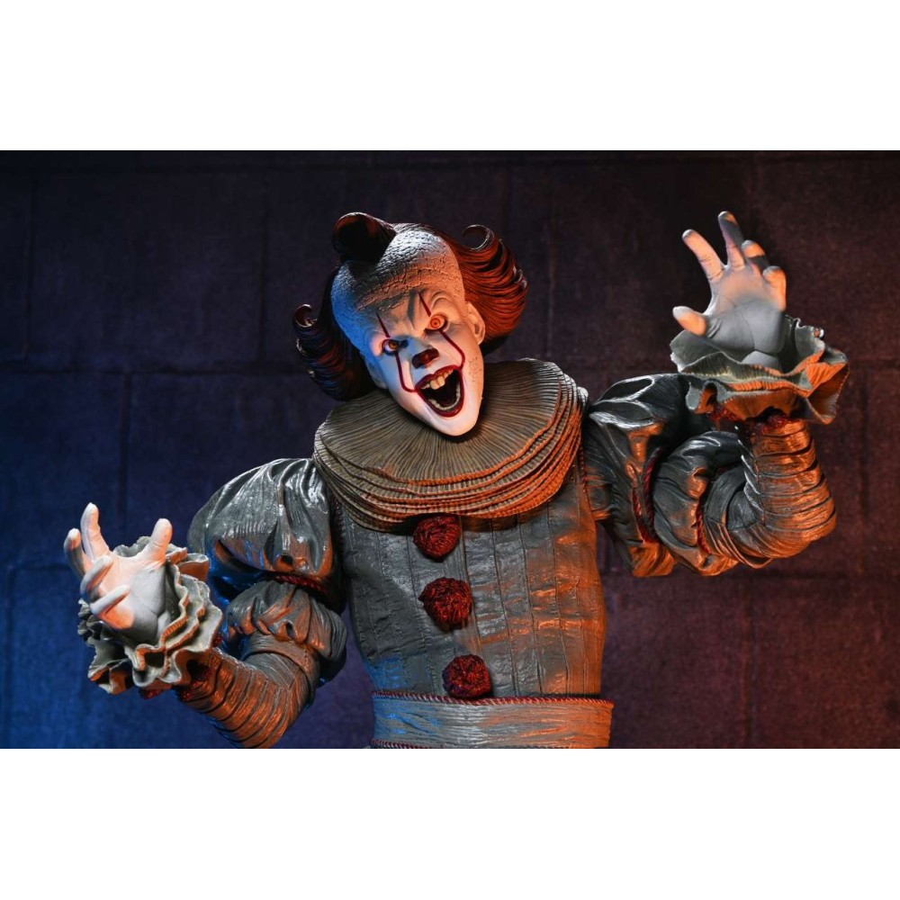 NECA IT WELCOME TO DERRY PENNYWISE 1/4 PVC ACTION FIGURE