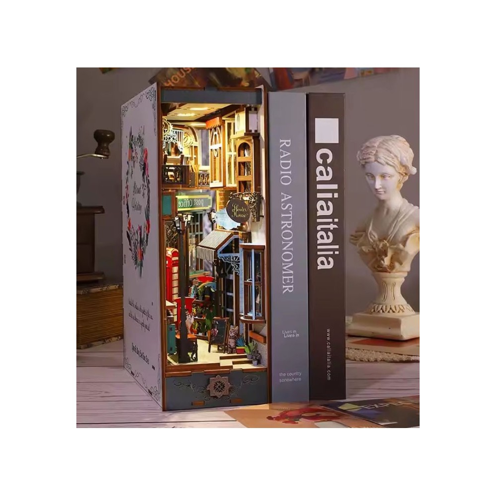 ISLAND HOLIDAY BOOK NOOK MINI DIORAMA