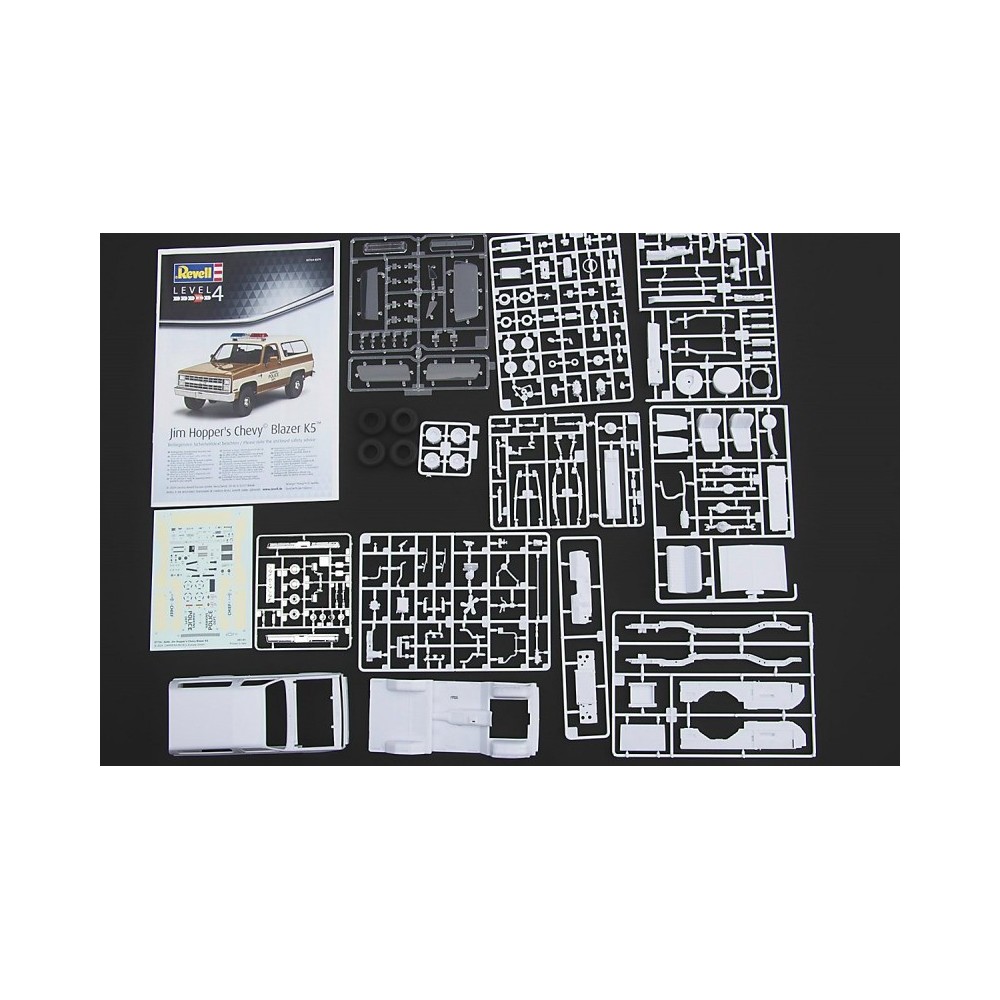 REVELL STRANGER THINGS CHEVROLET K5 BLAZER 1/25 MODEL KIT FIGURE