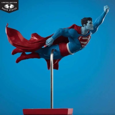 DC DIRECT SUPERMAN RED & BLUE BY LEE BERMEJO STATUA FIGURE MC FARLANE