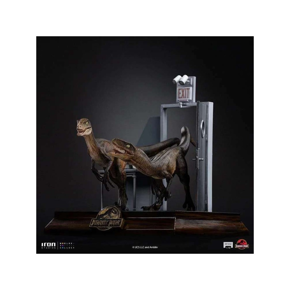 IRON STUDIOS JURASSIC PARK RAPTORS AT THE KITCHEN DOOR ART SCALE 1/10 RESIN STATUE FIGURE