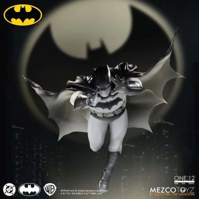 MEZCO TOYS BATMAN YEAR ONE - ONE:12 COLLECTIVE SERIES ACTION FIGURE