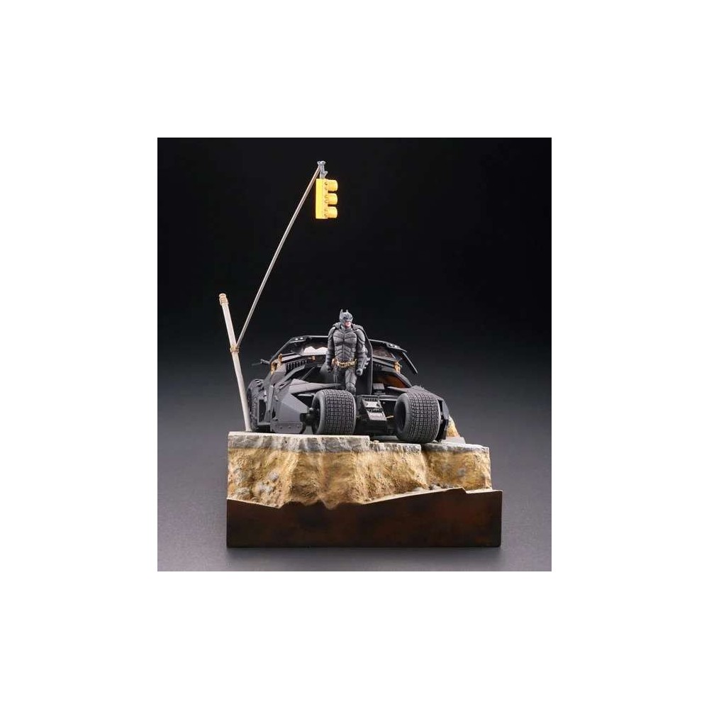 BATMAN THE DARK KNIGHT BATMOBILE TUMBLER IN GOTHAM CITY DIORAMA STATUA FIGURE KAIYODO