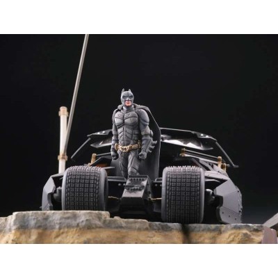 BATMAN THE DARK KNIGHT BATMOBILE TUMBLER IN GOTHAM CITY DIORAMA STATUA FIGURE KAIYODO