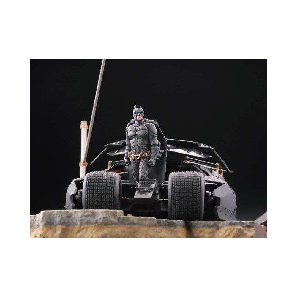 BATMAN THE DARK KNIGHT BATMOBILE TUMBLER IN GOTHAM CITY DIORAMA STATUA FIGURE KAIYODO