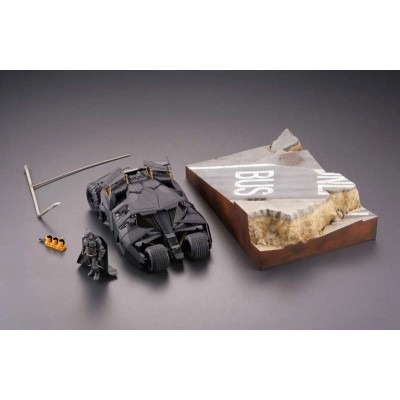 KAIYODO BATMAN THE DARK KNIGHT BATMOBILE TUMBLER IN GOTHAM CITY DIORAMA STATUE