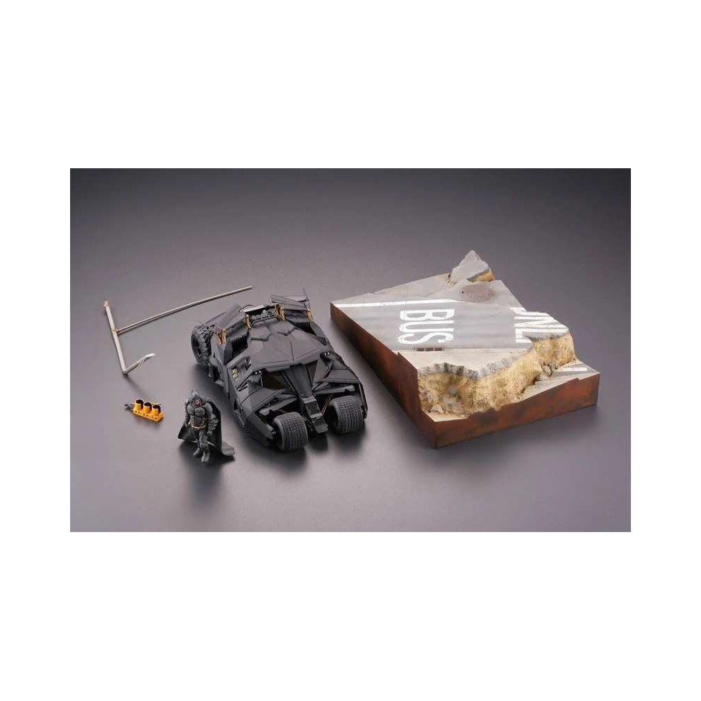 KAIYODO BATMAN THE DARK KNIGHT BATMOBILE TUMBLER IN GOTHAM CITY DIORAMA STATUE