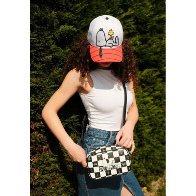 PEANUTS SNOOPY AND WOODSTOCK BASEBALL CAP CAPPELLO DIFUZED