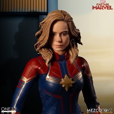 MEZCO TOYS CAPTAIN MARVEL CLOTH ONE:12 COLLECTIVE ACTION FIGURE
