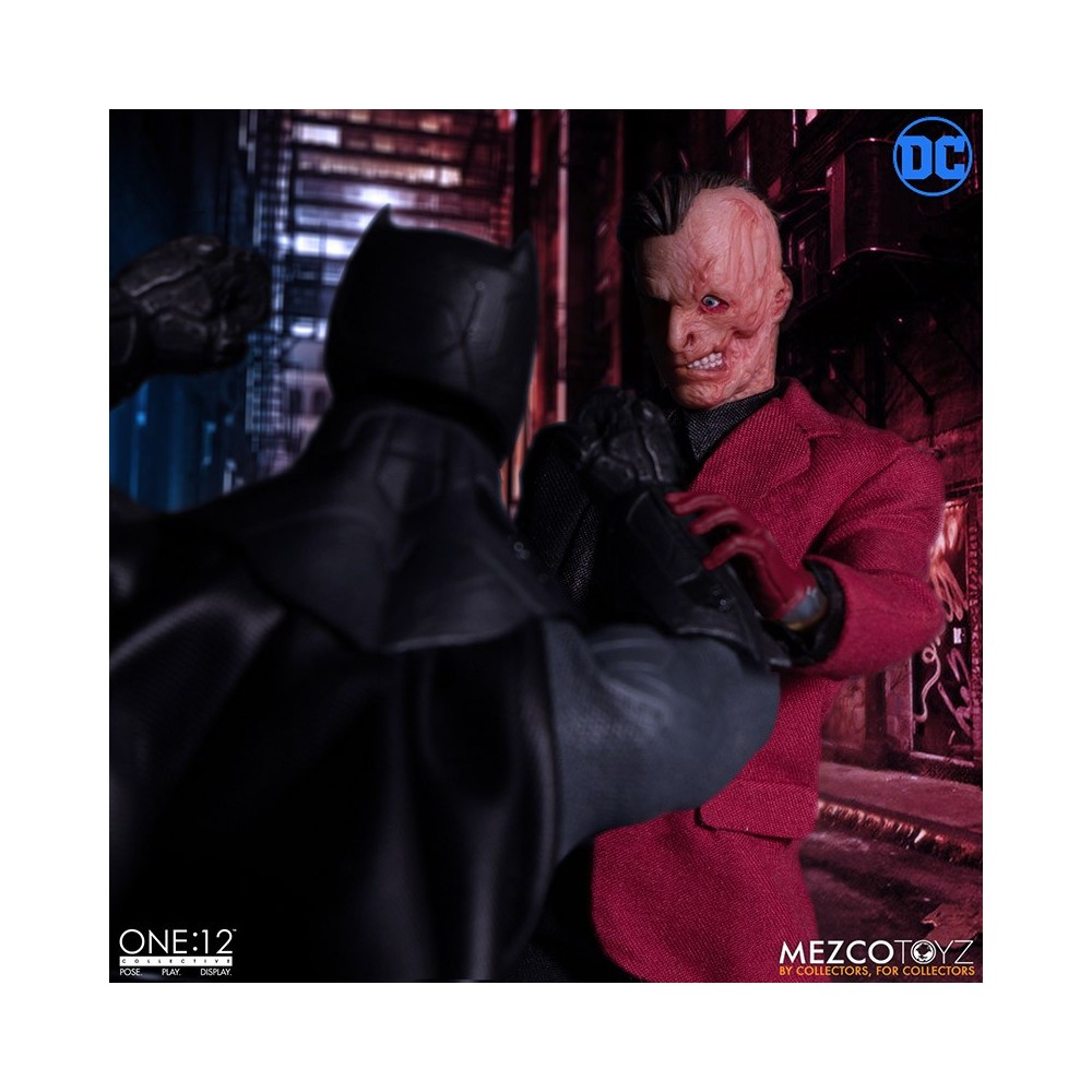 MEZCO TOYS BATMAN - TWO FACE ONE:12 COLLECTIVE ACTION FIGURE