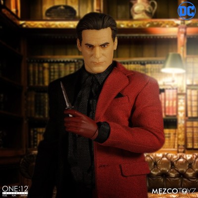 MEZCO TOYS BATMAN - TWO FACE ONE:12 COLLECTIVE ACTION FIGURE