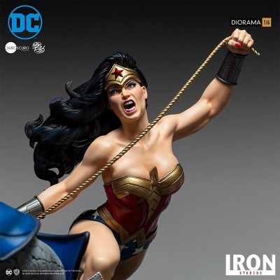 IRON STUDIOS WONDER WOMAN VS DARKSEID 1/6 DIORAMA 47 CM STATUE FIGURE