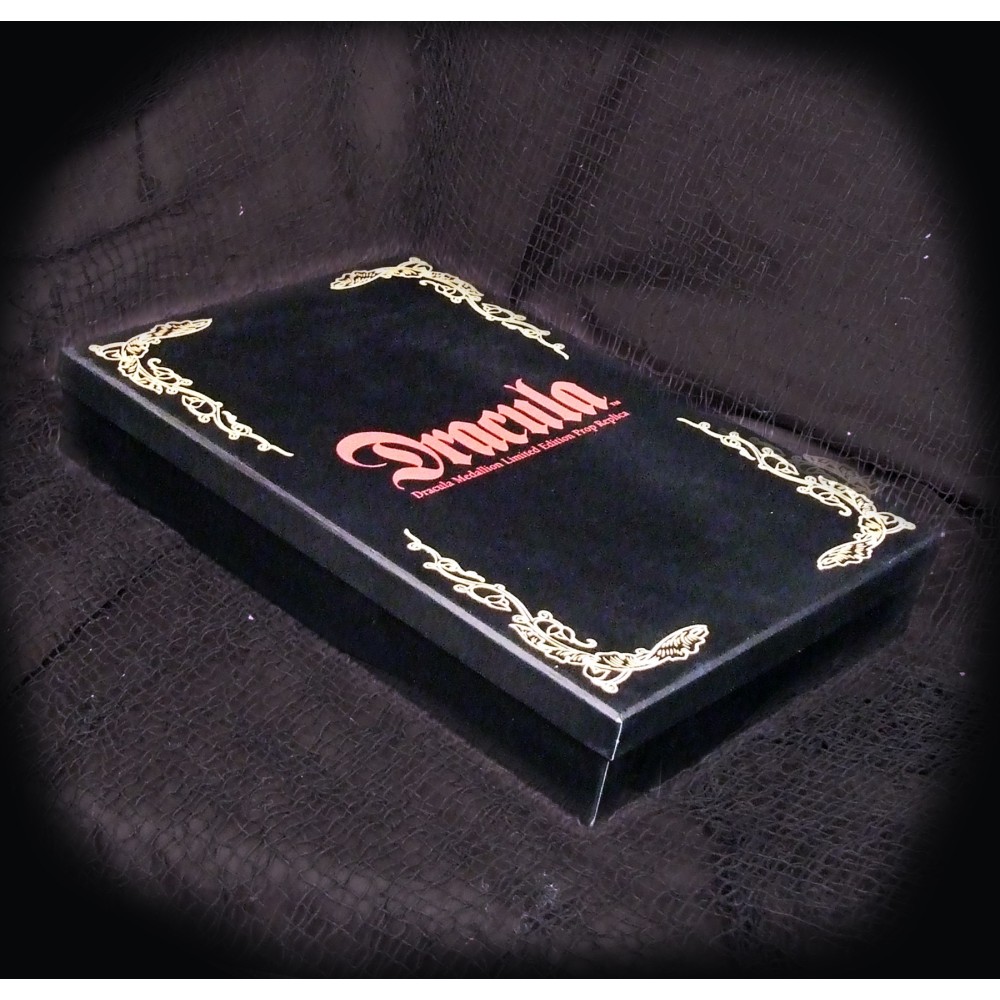 UNIVERSAL MONSTERS MEDALLION OF DRACULA PROP REPLICA 1/1 FACTORY ENTERTAINMENT